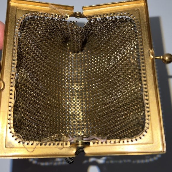 Whiting and Davis Metal Mesh Goldtone Kisslock Change Purse Wallet - Picture 3 of 5